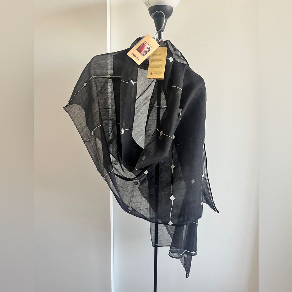 Fabindia NWT silk blend Jamdani Shawl Scarf - black & White Geometric handwoven